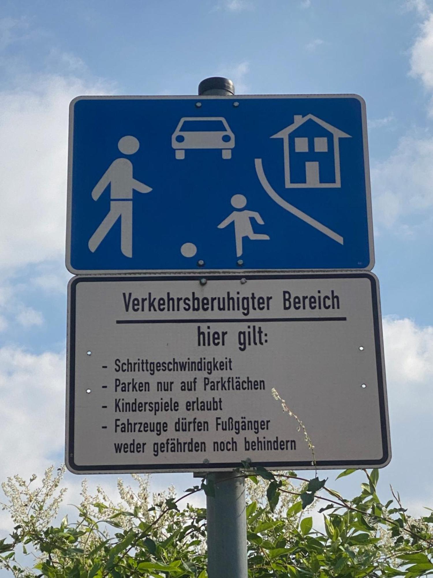 Zimmer Am Bachlauf Gelsenkirchen Buitenkant foto
